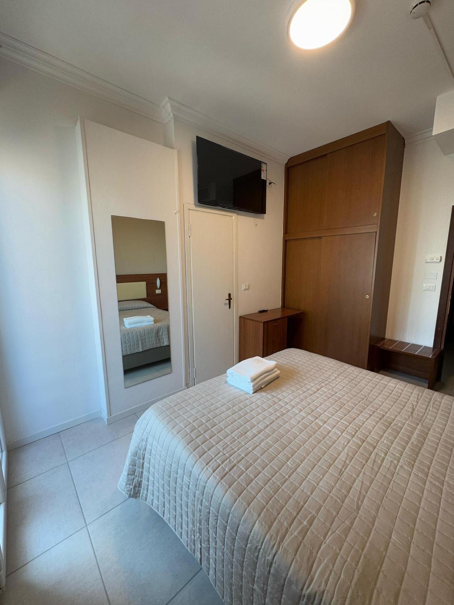Hotel Helios Beach Milano Marittima Ngoại thất bức ảnh