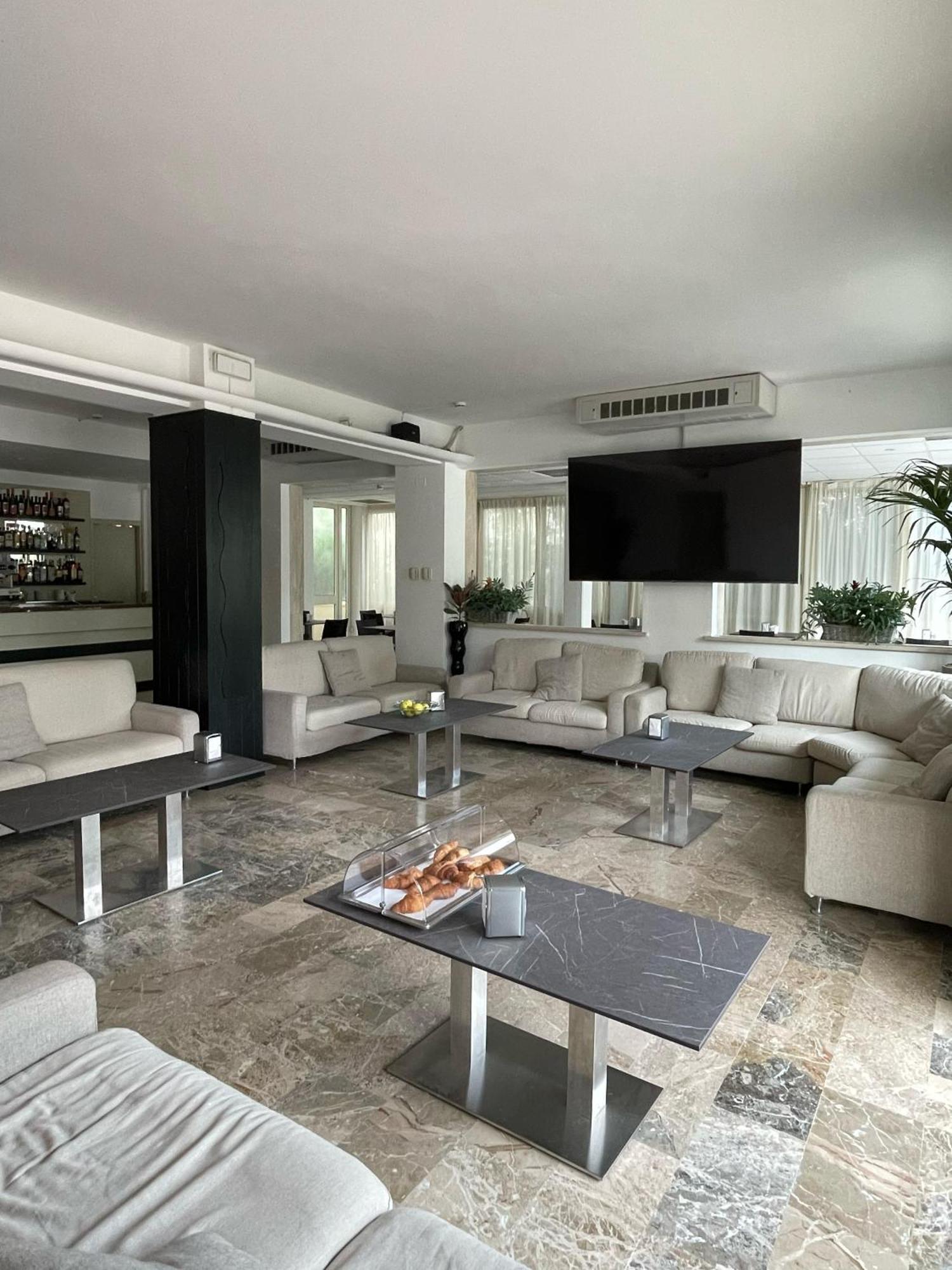 Hotel Helios Beach Milano Marittima Ngoại thất bức ảnh