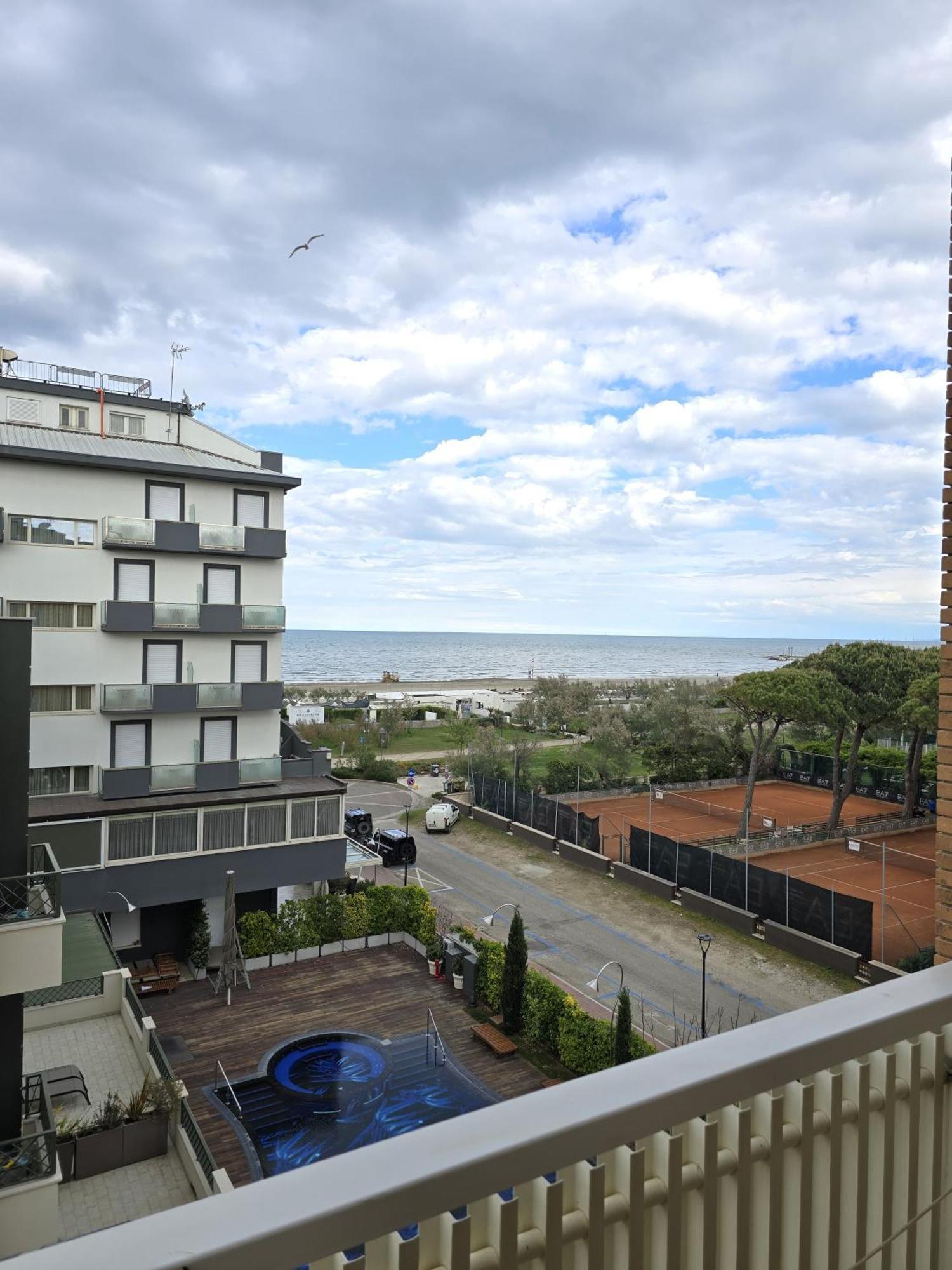 Hotel Helios Beach Milano Marittima Ngoại thất bức ảnh